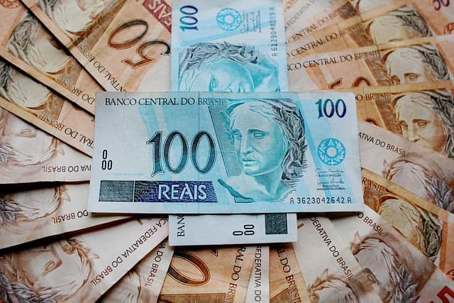Amistades Virtuales vs Reales: Guía Completa de Comparación